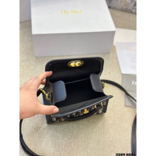 Difficult to obtain item sold out in Japan 2024SS Tote Bag DIOR Dior Difficult to obtain item sold out in Japan 2024SS Tote Bag DIOR Dior