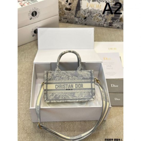 Stylish protection against summer UV rays 2024SS tote bag DIOR Stylish protection against summer UV rays 2024SS tote bag DIOR