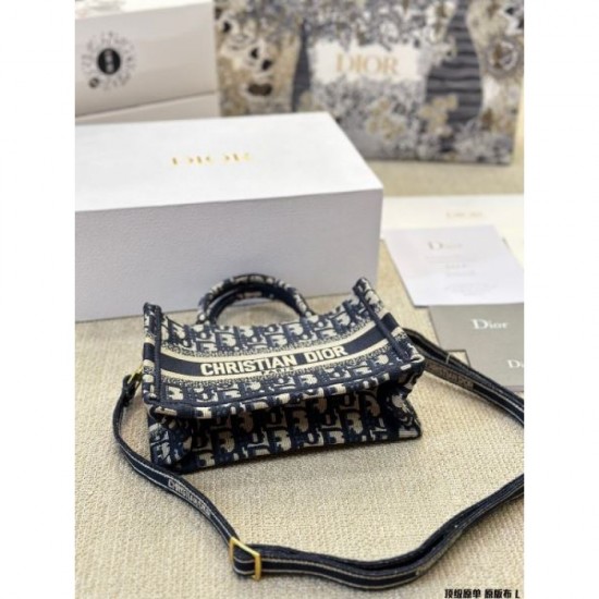 Stylish protection against summer UV rays 2024SS tote bag DIOR Stylish protection against summer UV rays 2024SS tote bag DIOR