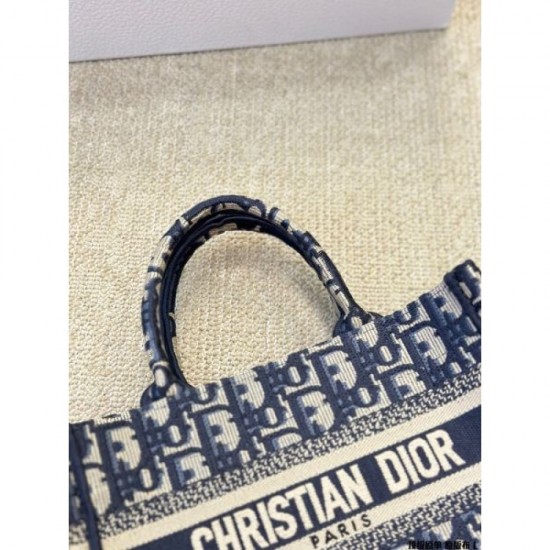 Stylish protection against summer UV rays 2024SS tote bag DIOR Stylish protection against summer UV rays 2024SS tote bag DIOR