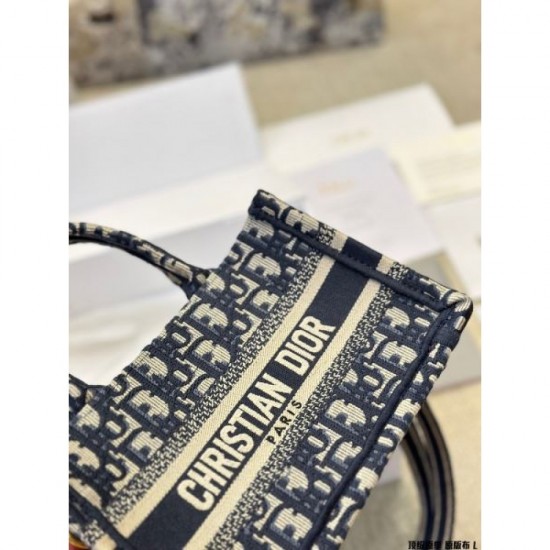 Stylish protection against summer UV rays 2024SS tote bag DIOR Stylish protection against summer UV rays 2024SS tote bag DIOR