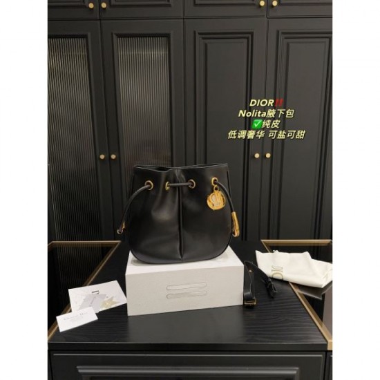 Elegant, neat, and highly likable 2024SS tote bag DIOR Elegant, neat, and highly likable 2024SS tote bag DIOR