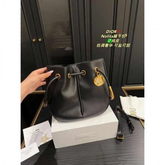 Elegant, neat, and highly likable 2024SS tote bag DIOR Elegant, neat, and highly likable 2024SS tote bag DIOR