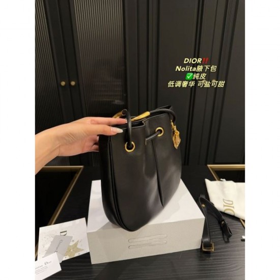 Elegant, neat, and highly likable 2024SS tote bag DIOR Elegant, neat, and highly likable 2024SS tote bag DIOR