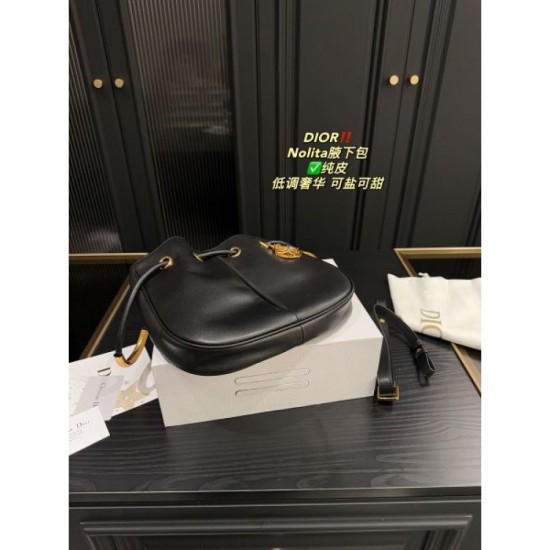 Elegant, neat, and highly likable 2024SS tote bag DIOR Elegant, neat, and highly likable 2024SS tote bag DIOR