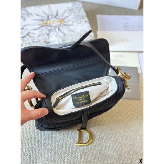 2024SS tote bag DIOR that celebrities are getting this season 2024SS tote bag DIOR that celebrities are getting this season