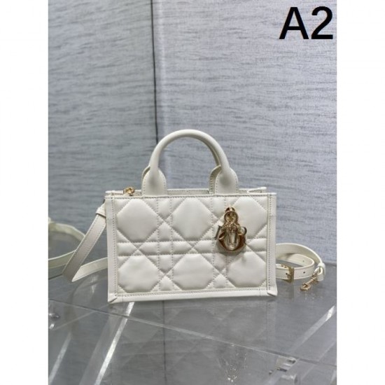 2024SS tote bag DIOR that you absolutely want and can get 2024SS tote bag DIOR that you absolutely want and can get