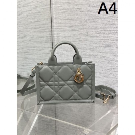 2024SS tote bag DIOR that you absolutely want and can get 2024SS tote bag DIOR that you absolutely want and can get