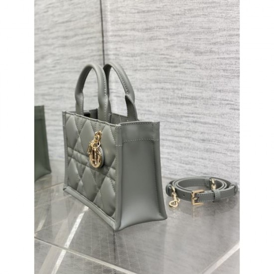 2024SS tote bag DIOR that you absolutely want and can get 2024SS tote bag DIOR that you absolutely want and can get