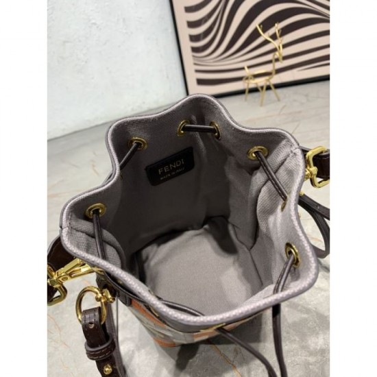 2024SS tote bag that exudes a mature impression FENDI 2024SS tote bag that exudes a mature impression FENDI