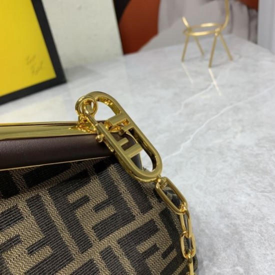 Latest limited time sale 2024SS shoulder bag FENDI Latest limited time sale 2024SS shoulder bag FENDI