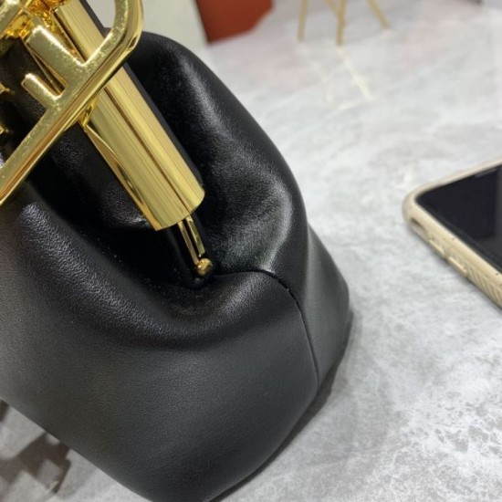 2024SS shoulder bag with a retro atmosphere FENDI 2024SS shoulder bag with a retro atmosphere FENDI