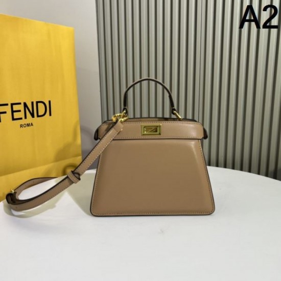 Classic street style 2024SS tote bag FENDI Classic street style 2024SS tote bag FENDI