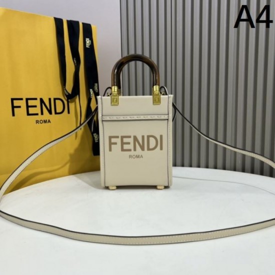 Eye-catching style this summer 2024SS tote bag FENDI Eye-catching style this summer 2024SS tote bag FENDI