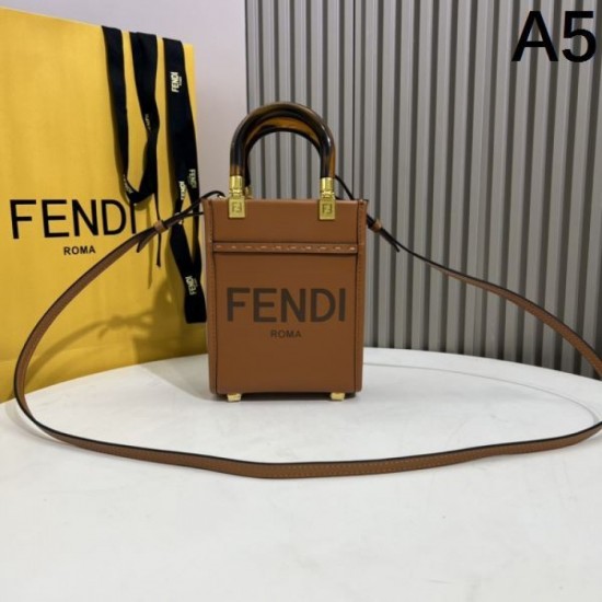 Eye-catching style this summer 2024SS tote bag FENDI Eye-catching style this summer 2024SS tote bag FENDI