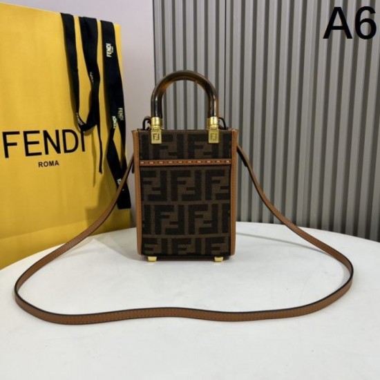 Eye-catching style this summer 2024SS tote bag FENDI Eye-catching style this summer 2024SS tote bag FENDI