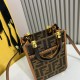 Eye-catching style this summer 2024SS tote bag FENDI Eye-catching style this summer 2024SS tote bag FENDI