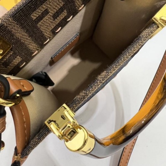 Eye-catching style this summer 2024SS tote bag FENDI Eye-catching style this summer 2024SS tote bag FENDI