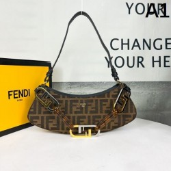 2024SS tote bag that is useful during the change of seasons FENDI