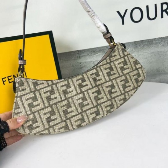 2024SS tote bag that is useful during the change of seasons FENDI 2024SS tote bag that is useful during the change of seasons FENDI