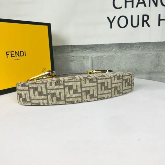 2024SS tote bag that is useful during the change of seasons FENDI 2024SS tote bag that is useful during the change of seasons FENDI