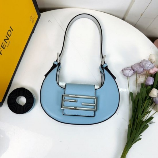Style that can be used for summer 2024SS tote bag FENDI Style that can be used for summer 2024SS tote bag FENDI