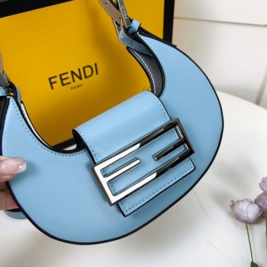 Style that can be used for summer 2024SS tote bag FENDI Style that can be used for summer 2024SS tote bag FENDI