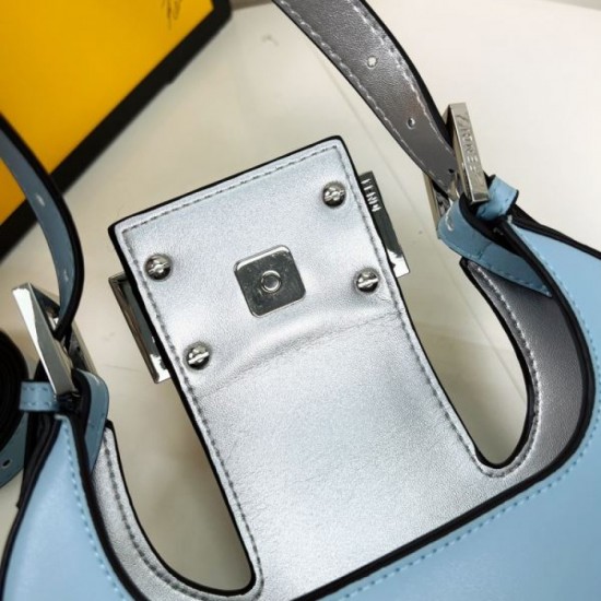 Style that can be used for summer 2024SS tote bag FENDI Style that can be used for summer 2024SS tote bag FENDI