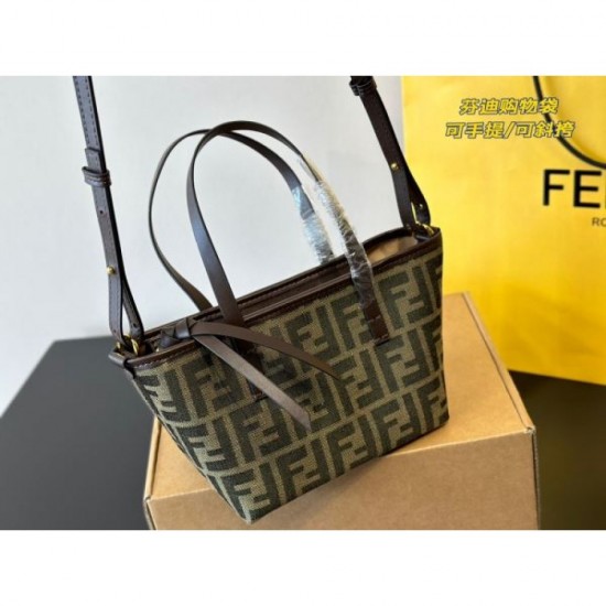 Eye-catching - distinctive design 2024SS tote bag FENDI Eye-catching - distinctive design 2024SS tote bag FENDI