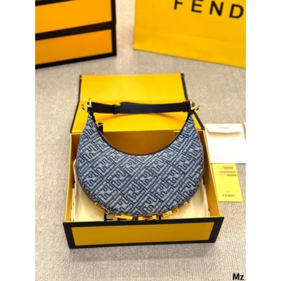 Limited design very popular before sold out 2024SS tote bag FENDI Limited design very popular before sold out 2024SS tote bag FENDI