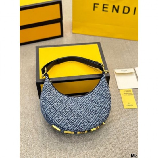 Limited design very popular before sold out 2024SS tote bag FENDI Limited design very popular before sold out 2024SS tote bag FENDI