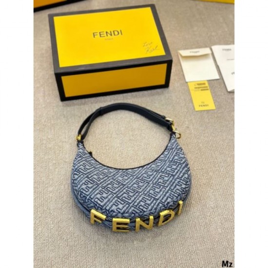 Limited design very popular before sold out 2024SS tote bag FENDI Limited design very popular before sold out 2024SS tote bag FENDI