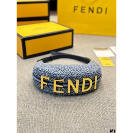 Limited design very popular before sold out 2024SS tote bag FENDI Limited design very popular before sold out 2024SS tote bag FENDI