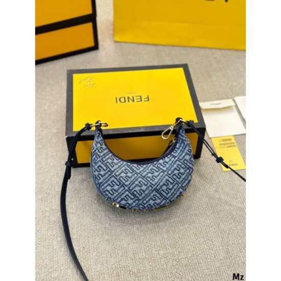 Sold out item Sure to be a hit in the summer 2024SS tote bag FENDI Sold out item Sure to be a hit in the summer 2024SS tote bag FENDI
