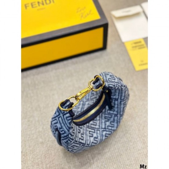 Sold out item Sure to be a hit in the summer 2024SS tote bag FENDI Sold out item Sure to be a hit in the summer 2024SS tote bag FENDI