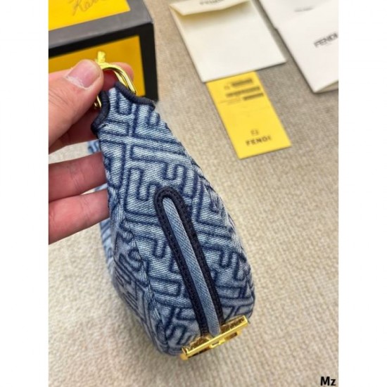 Sold out item Sure to be a hit in the summer 2024SS tote bag FENDI Sold out item Sure to be a hit in the summer 2024SS tote bag FENDI