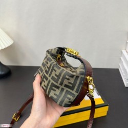 Wonderful design out of stock brand 2024SS tote bag FENDI