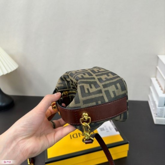Wonderful design out of stock brand 2024SS tote bag FENDI Wonderful design out of stock brand 2024SS tote bag FENDI