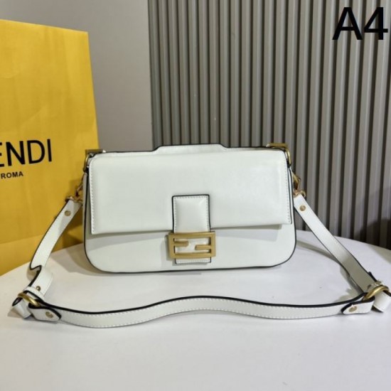 FENDI 2024FW This autumn's must-have item tote bag FENDI 2024FW This autumn's must-have item tote bag