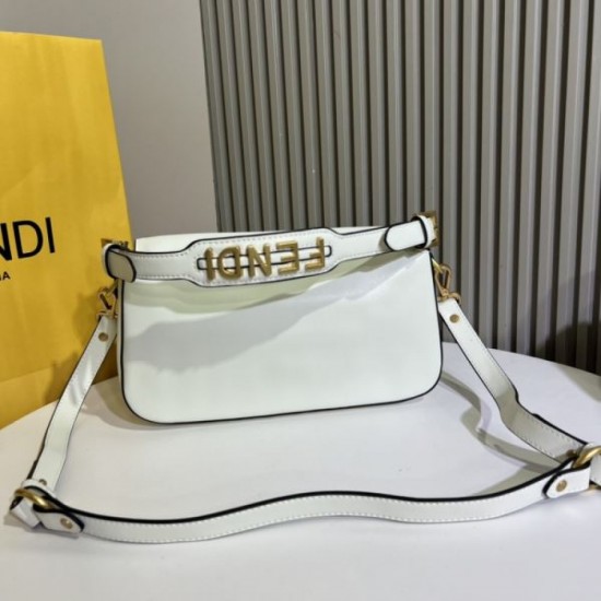 FENDI 2024FW This autumn's must-have item tote bag FENDI 2024FW This autumn's must-have item tote bag