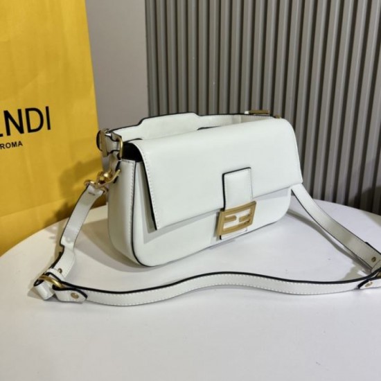 FENDI 2024FW This autumn's must-have item tote bag FENDI 2024FW This autumn's must-have item tote bag