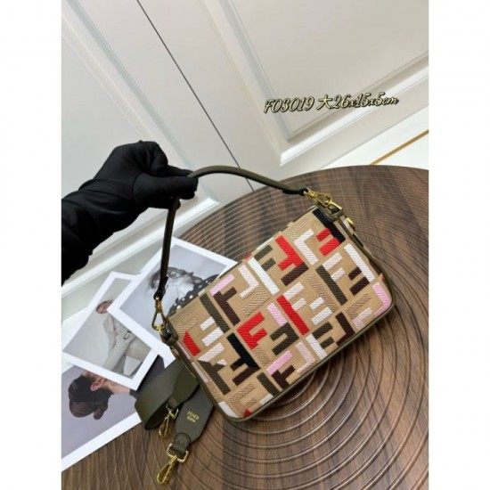 FENDI 2024FW Tote bag useful for changing seasons FENDI 2024FW Tote bag useful for changing seasons