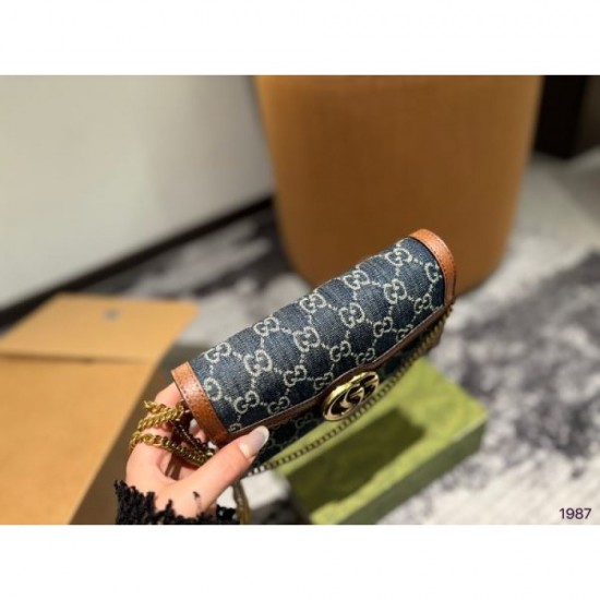 Dress with a beautiful impression 2024SS Shoulder Bag GUCCI Gucci Dress with a beautiful impression 2024SS Shoulder Bag GUCCI Gucci