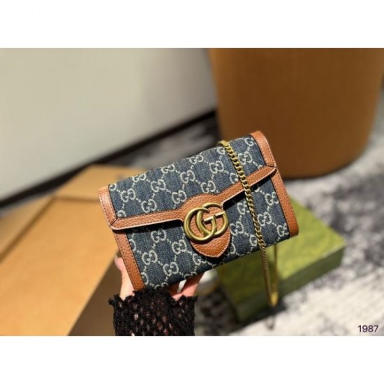 Dress with a beautiful impression 2024SS Shoulder Bag GUCCI Gucci Dress with a beautiful impression 2024SS Shoulder Bag GUCCI Gucci