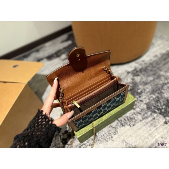 Dress with a beautiful impression 2024SS Shoulder Bag GUCCI Gucci Dress with a beautiful impression 2024SS Shoulder Bag GUCCI Gucci