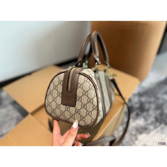 Finished with a sexy style 2024SS tote bag GUCCI Gucci Finished with a sexy style 2024SS tote bag GUCCI Gucci
