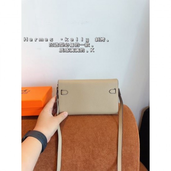 Limited item that continues to be popular 2024SS shoulder bag HERMES Limited item that continues to be popular 2024SS shoulder bag HERMES