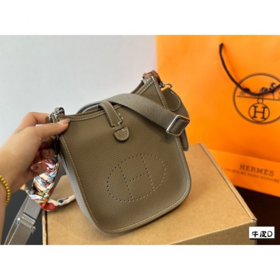 Recommended item for daily use 2024SS Shoulder Bag HERMES Recommended item for daily use 2024SS Shoulder Bag HERMES