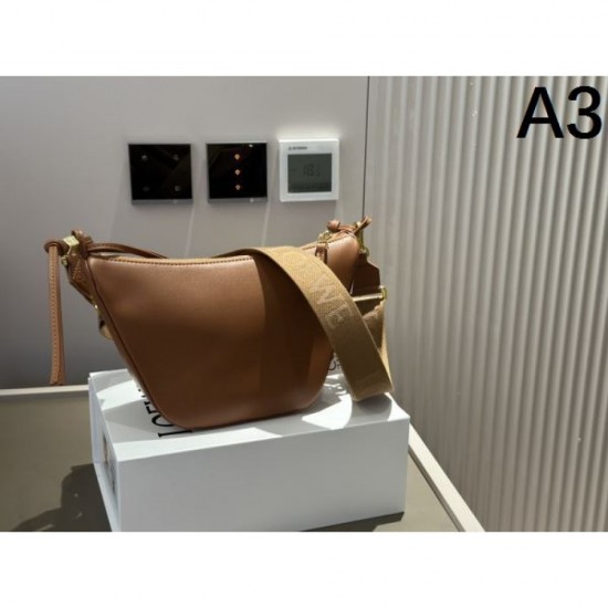 Wonderful summer staple item 2024SS shoulder bag LOEWE Wonderful summer staple item 2024SS shoulder bag LOEWE