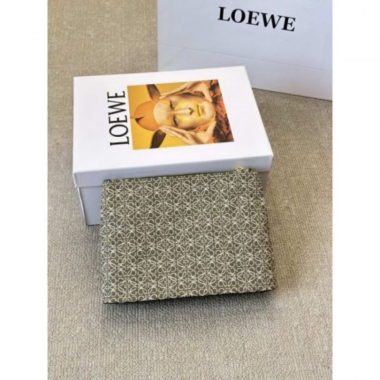 Summer new item 2024SS clutch bag LOEWE that attracts attention Summer new item 2024SS clutch bag LOEWE that attracts attention